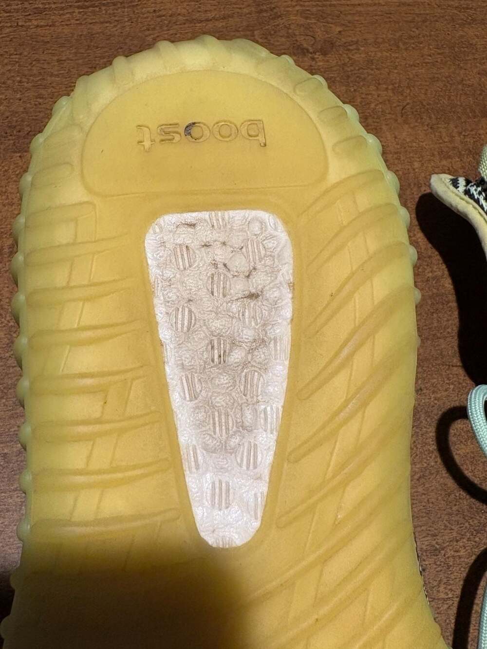 Adidas Yeezy Boost 350 V2 Yecheil Size 10.5 - Picture 10 of 13